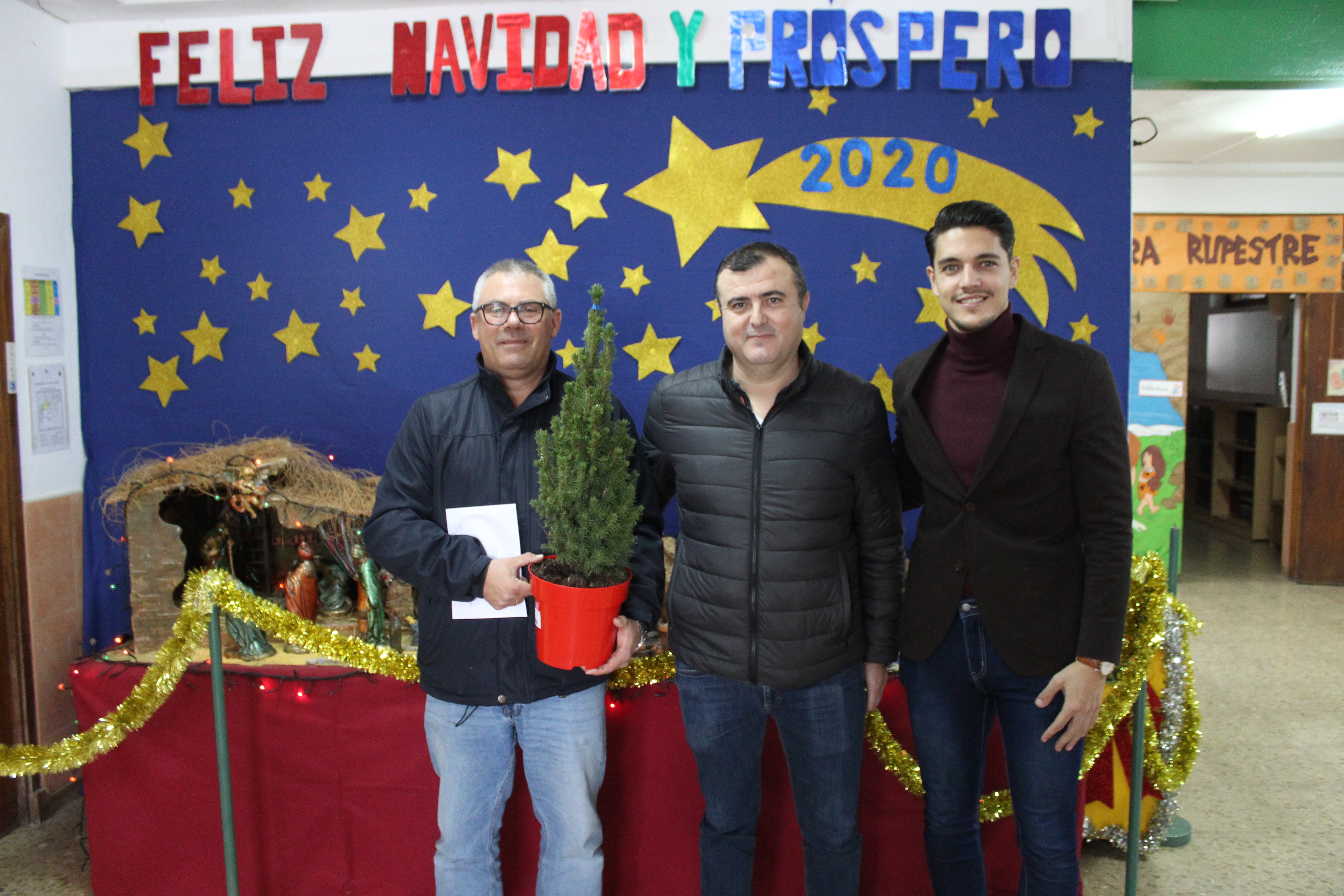 El Ayuntamiento anima a los escolares a replantar los abetos de Navidad una vez finalizadas las fiestas
