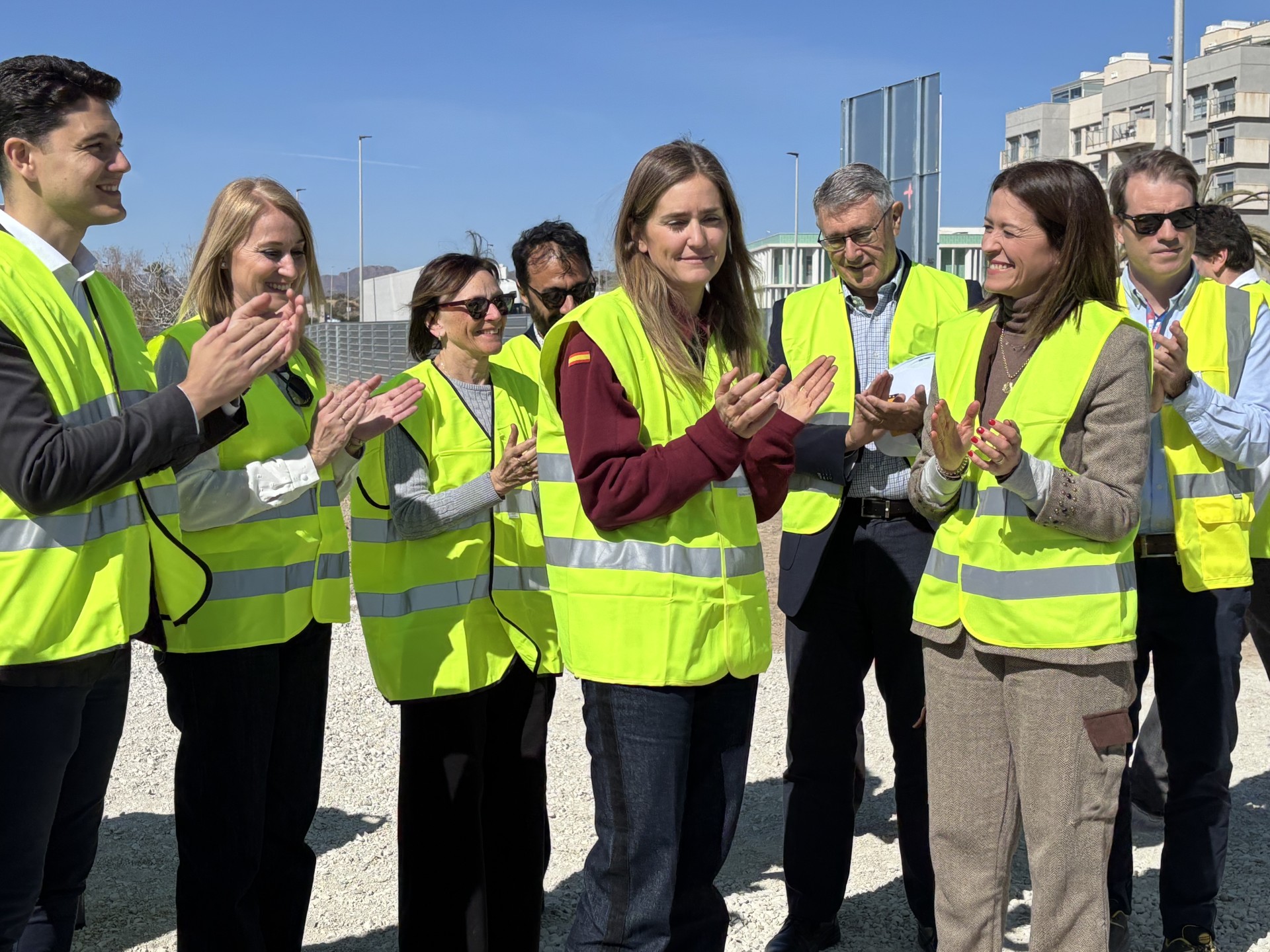 La vicepresidenta Aagesen visita en Águilas (Murcia) el terreno del futuro Centro de Producción de Especies Marinas y la desalinizadora 