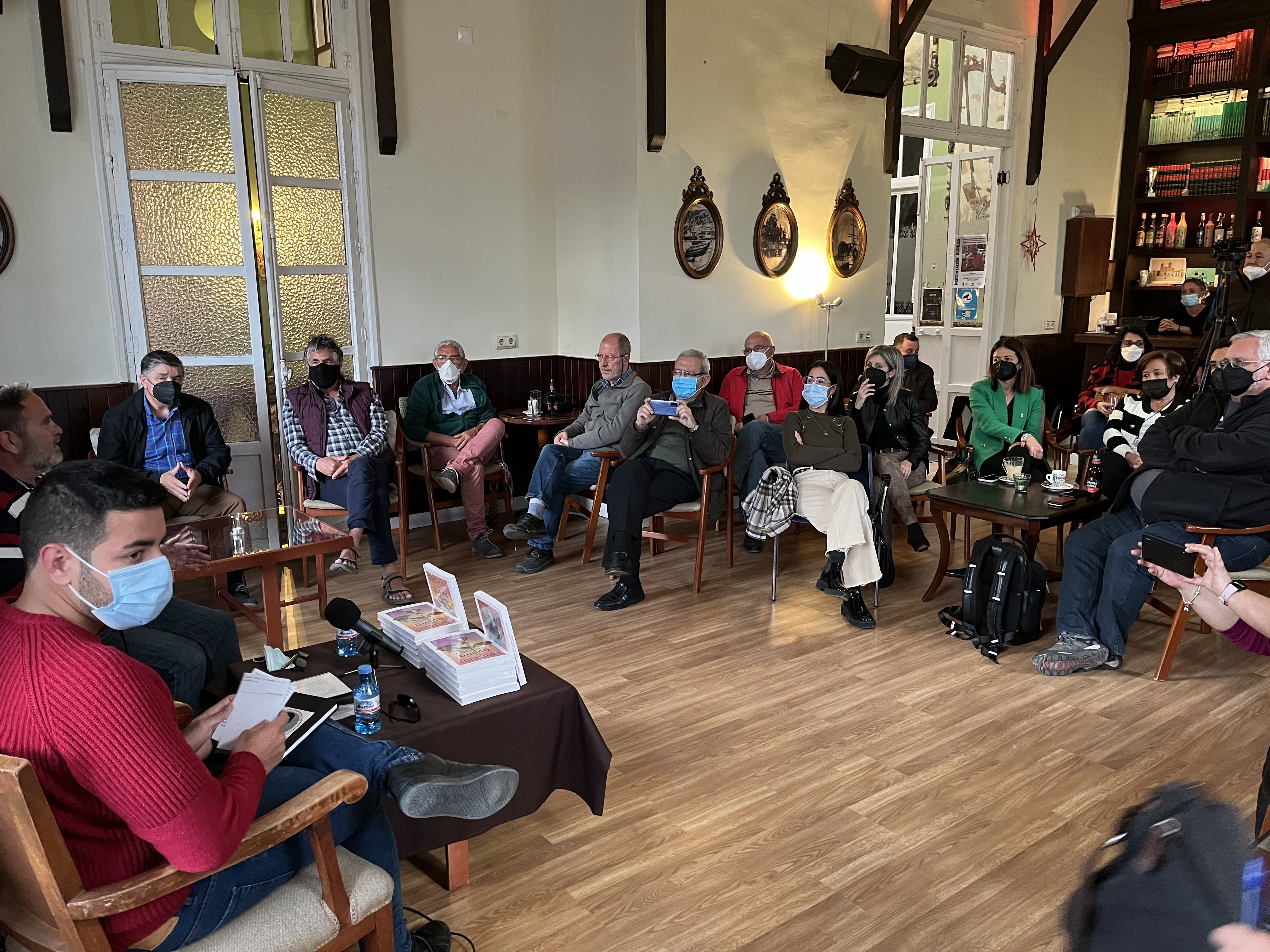 Vicente Medrano recupera la historia de las murcianas represaliadas por Franco