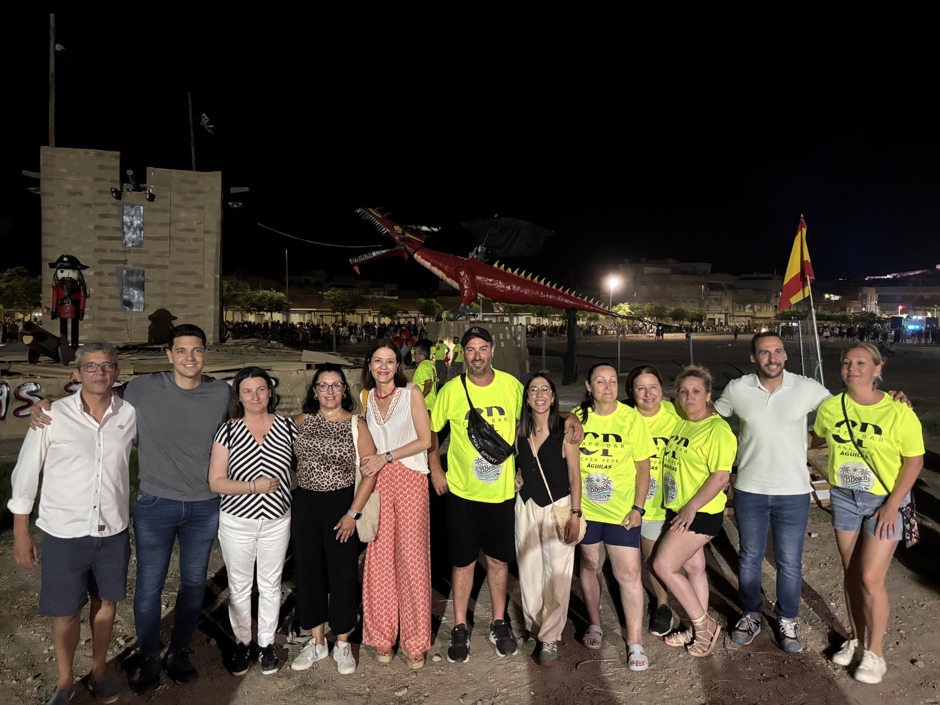 El ambiente festivo vuelve a llenar las calles de Águilas en la Noche de San Juan 