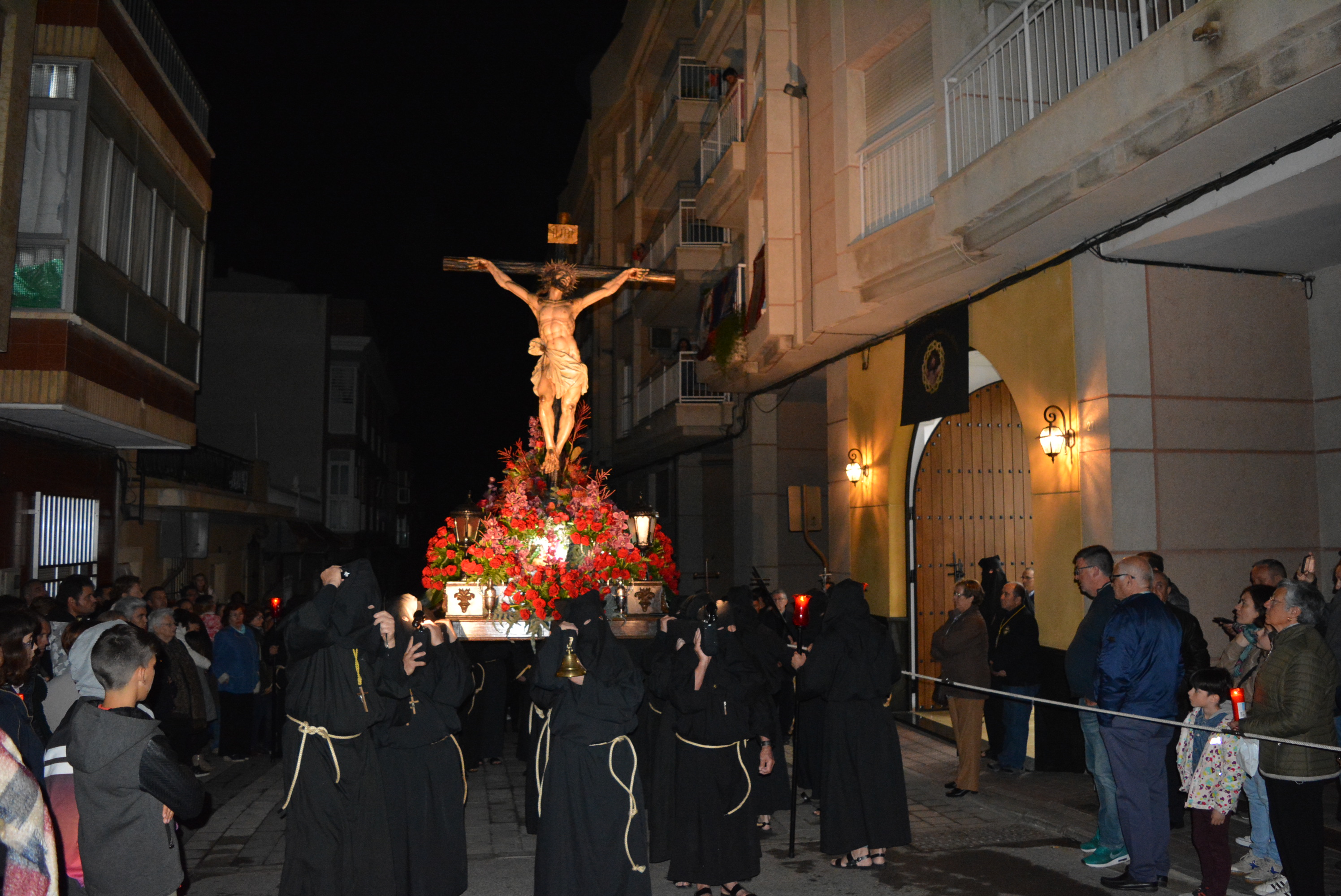El Cristo de la Agonía recorre las calles de la localidad 