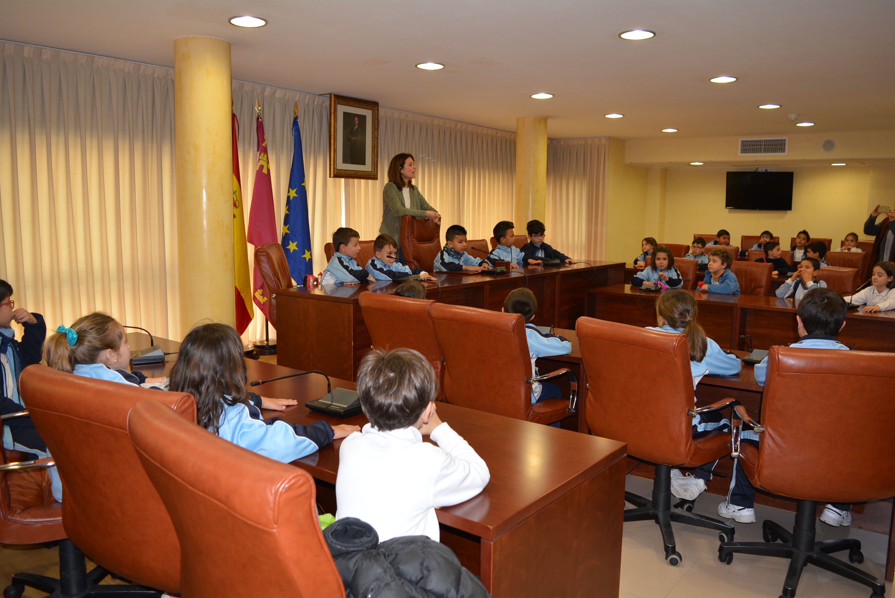 Los alumnos del colegio María Inmaculada visitan el Ayuntamiento