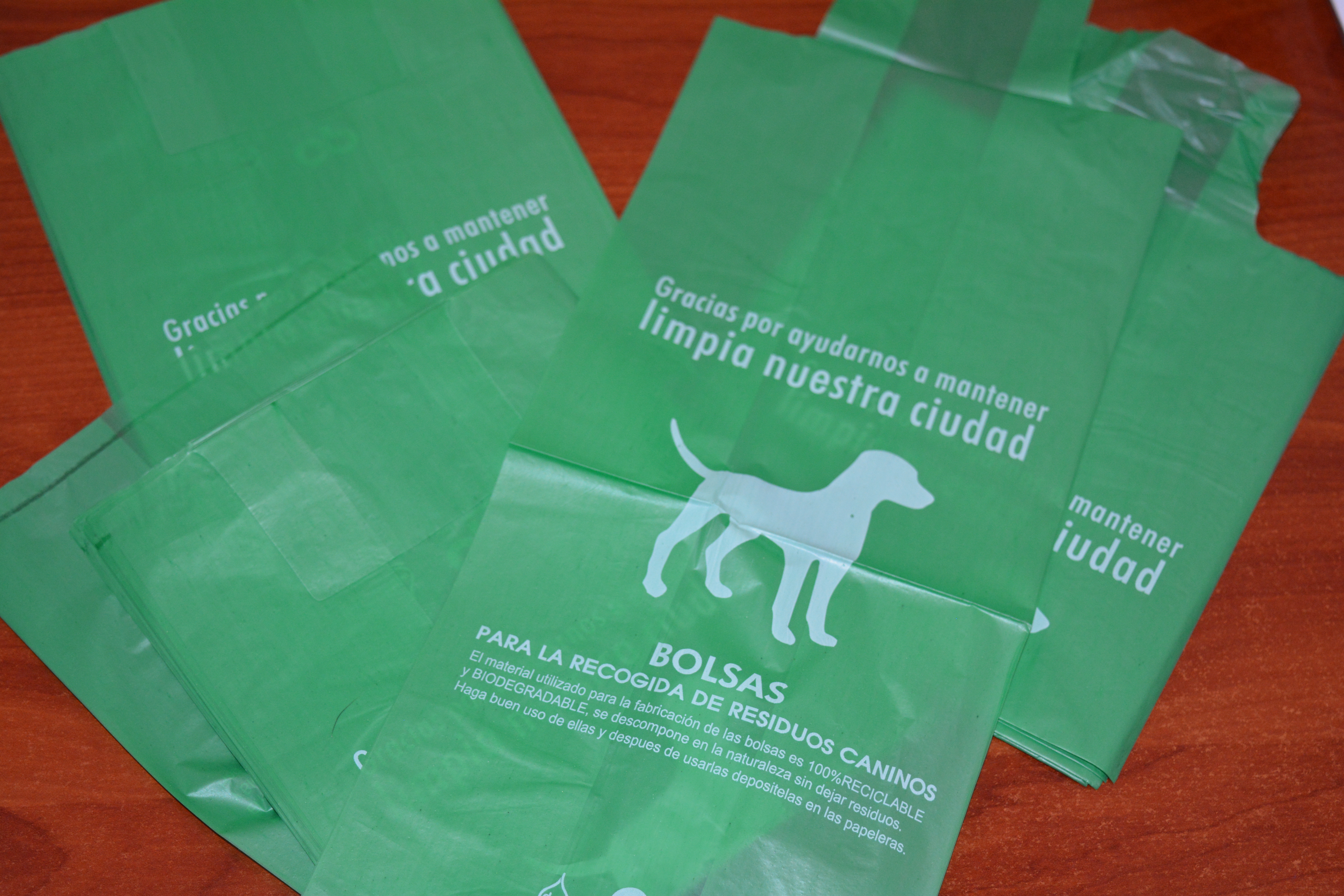 El Ayuntamiento dispensará bolsas para la retirada de excrementos caninos