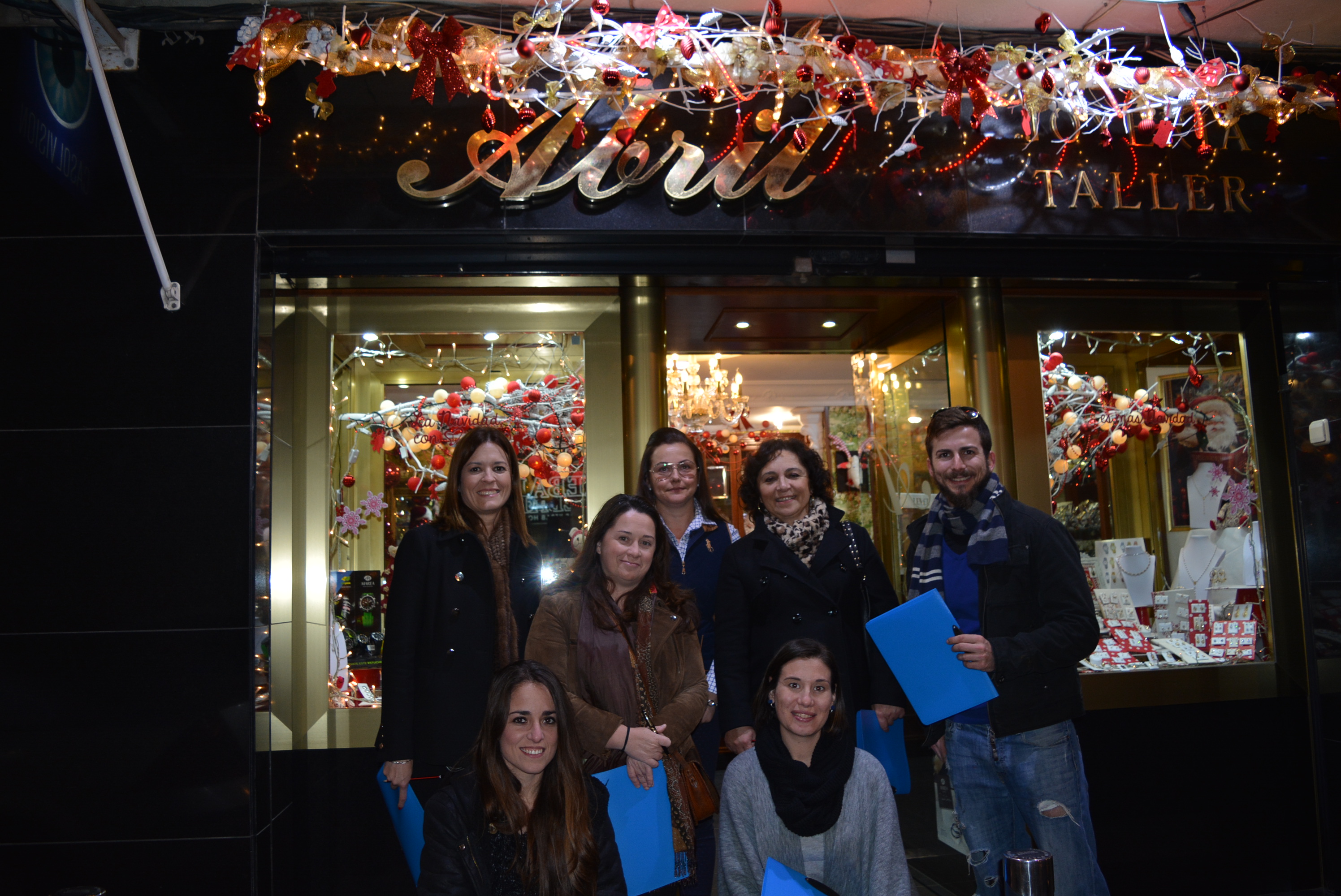 Dieciséis comercios participan en la VI edición del concurso de escaparates navideños