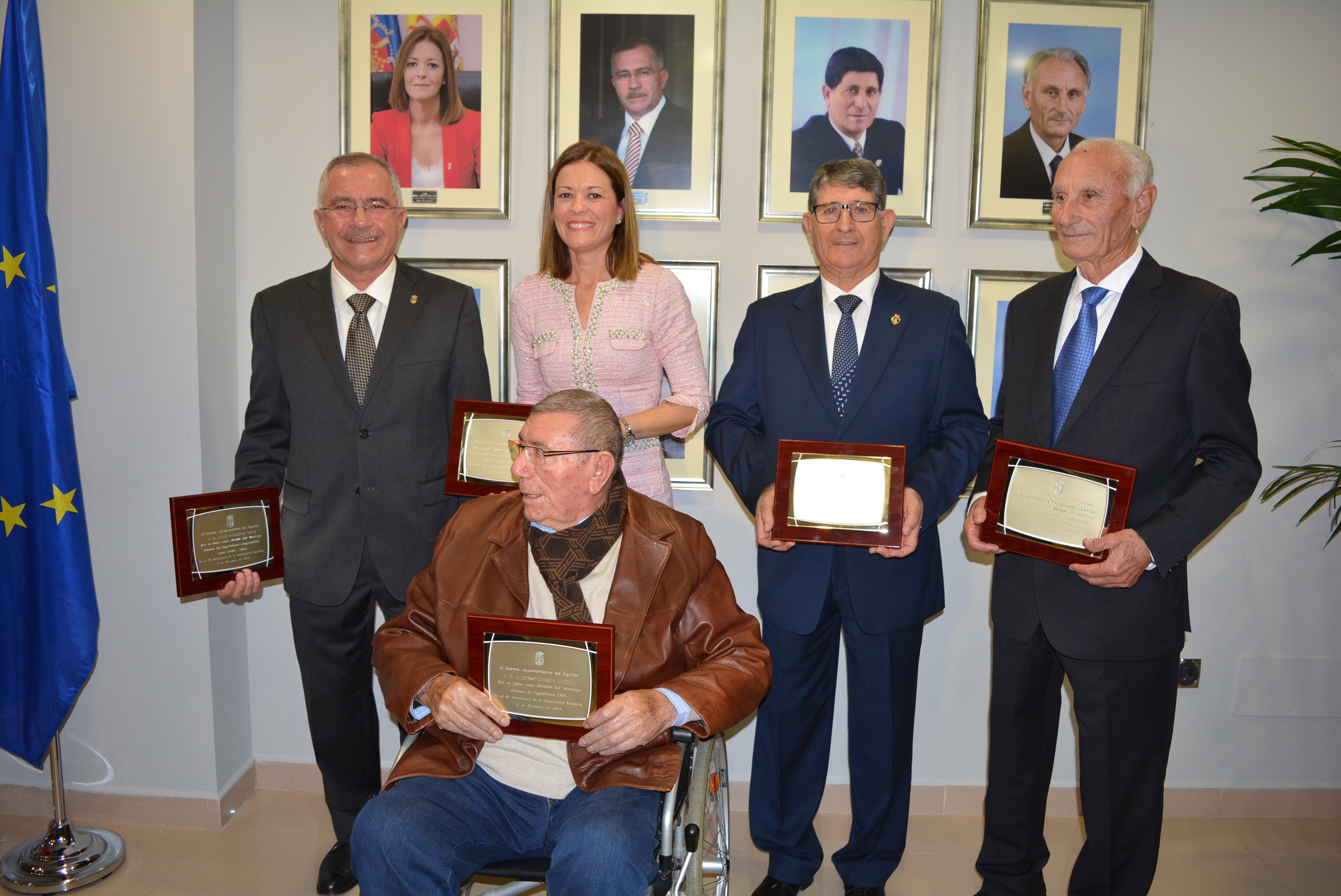 El Ayuntamiento celebra el aniversario de la Constitución homenajeando a los alcaldes de las cuatro últimas décadas