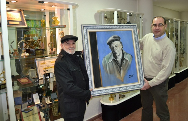 El artista Antonio Sanz dona un cuadro de Paco Rabal que se exhibirá en la Casa de Cultura  