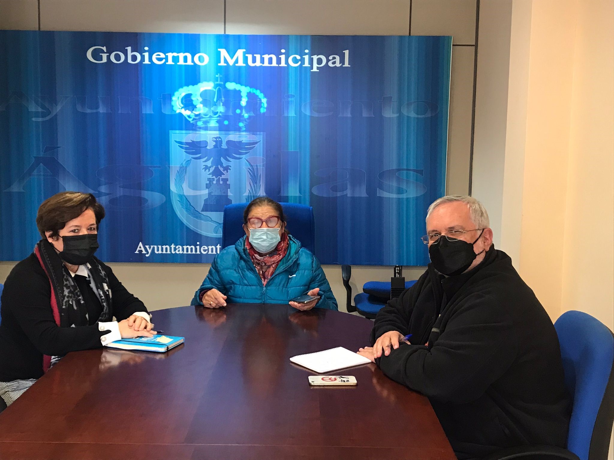 Mari Carmen Hidalgo es condecorada por la Orden Nacional del Mérito “Don José Falcón” por su gestión para mejorar la educación en los pueblos indígenas de Paraguay