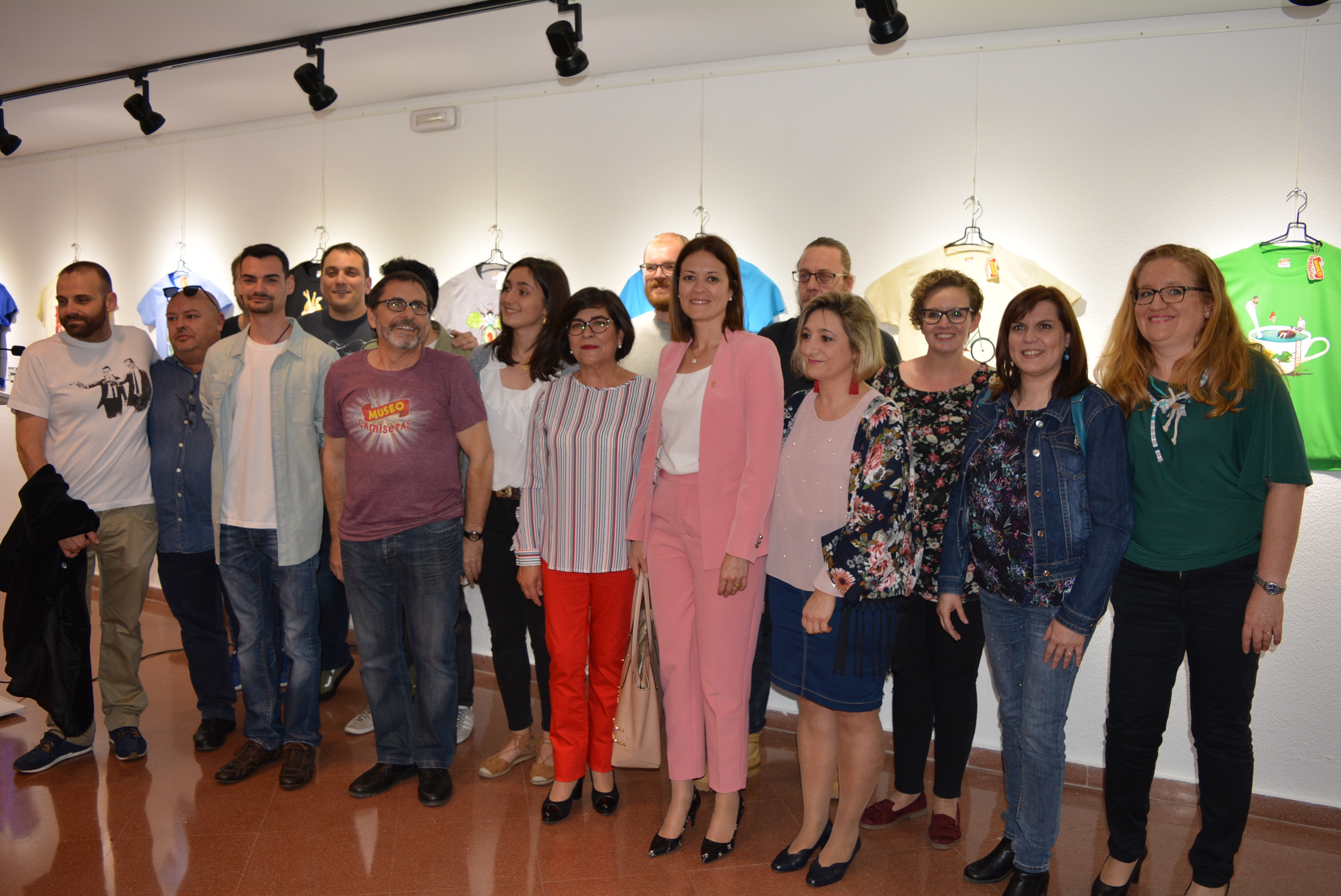 Ya se puede visitar la II exposición benéfica Artistas en camiseta