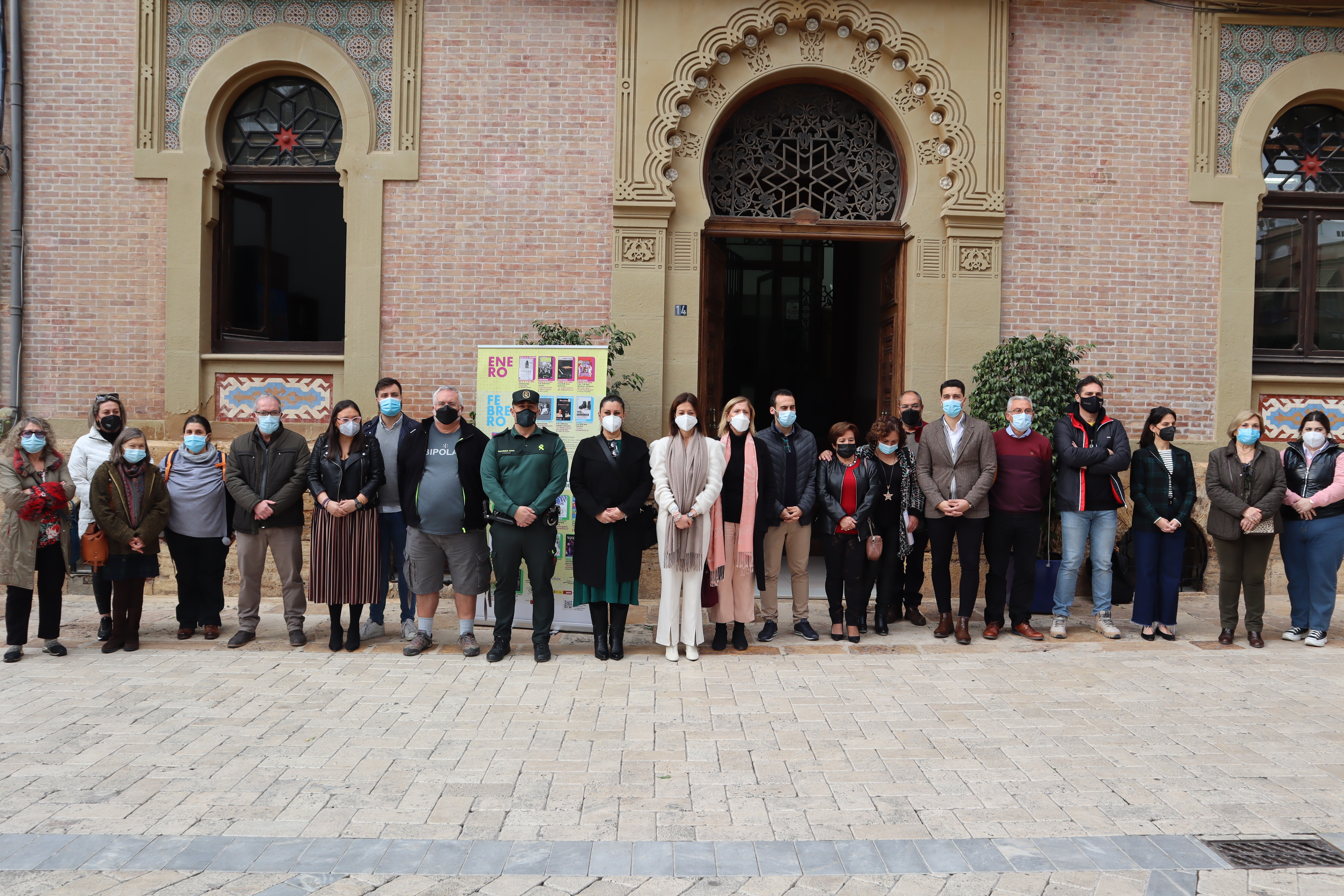 Águilas guarda un minuto de silencio en recuerdo de la menor asesinada en Totana a manos de su expareja