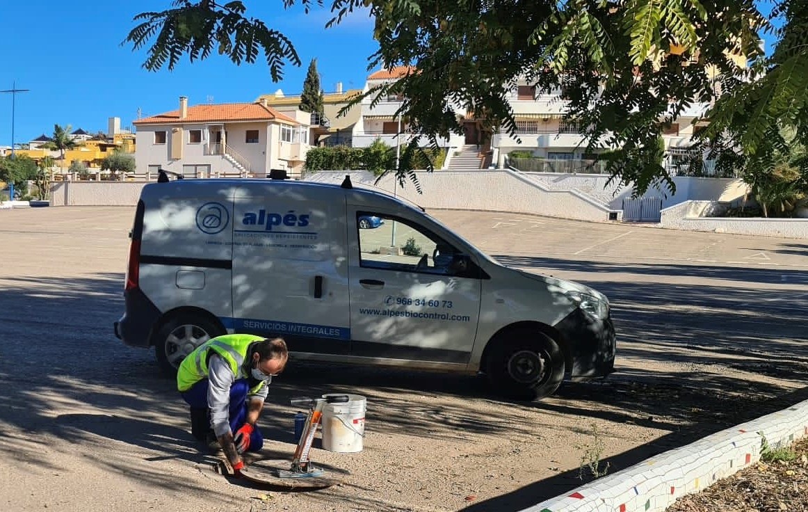 El Ayuntamiento pone en marcha una campaña de desratización en todo el municipio