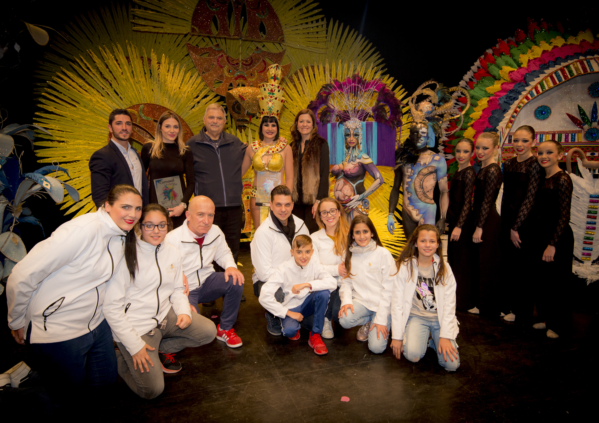 La creatividad del Carnaval de Águilas queda patente en el XVIII Concurso de Trajes de Papel y Maquillaje Corporal