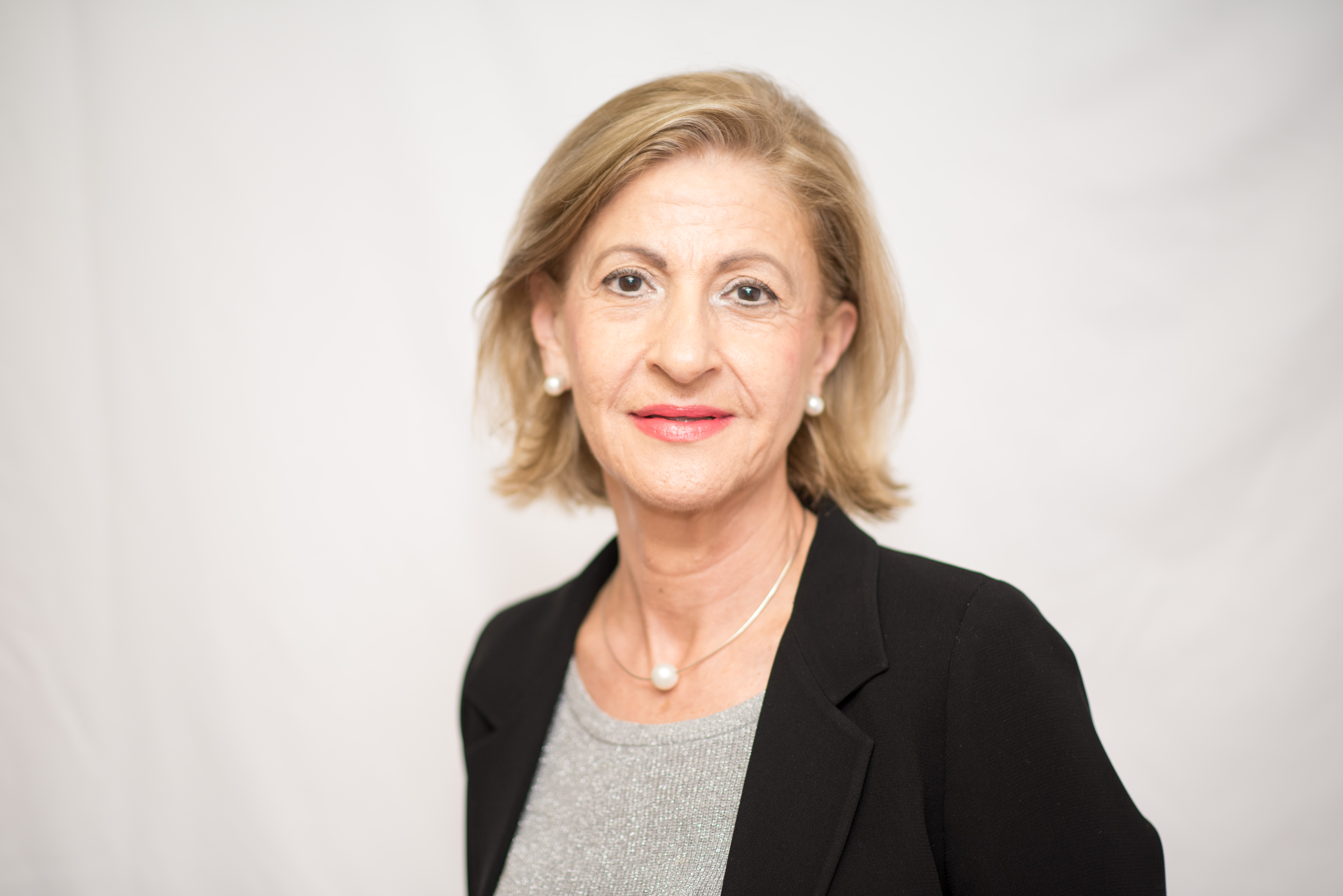 Ya pueden solicitarse las ayudas para grúa, cama eléctrica, tratamiento bucodental, audífonos y gafas