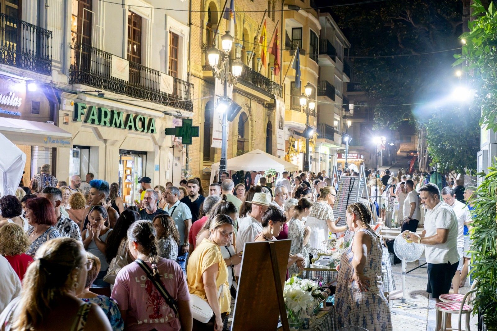 La Noche Blanca vuelve a consolidarse como un éxito para el comercio local
