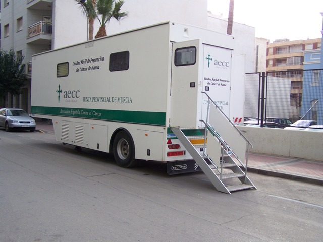 La unidad de prevención del cáncer de mama permanecerá en Águilas hasta el 16 de mayo