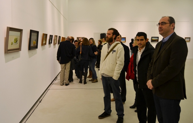 El pintor irunés Alberto Notario expone su obra en el Auditorio de Águilas 