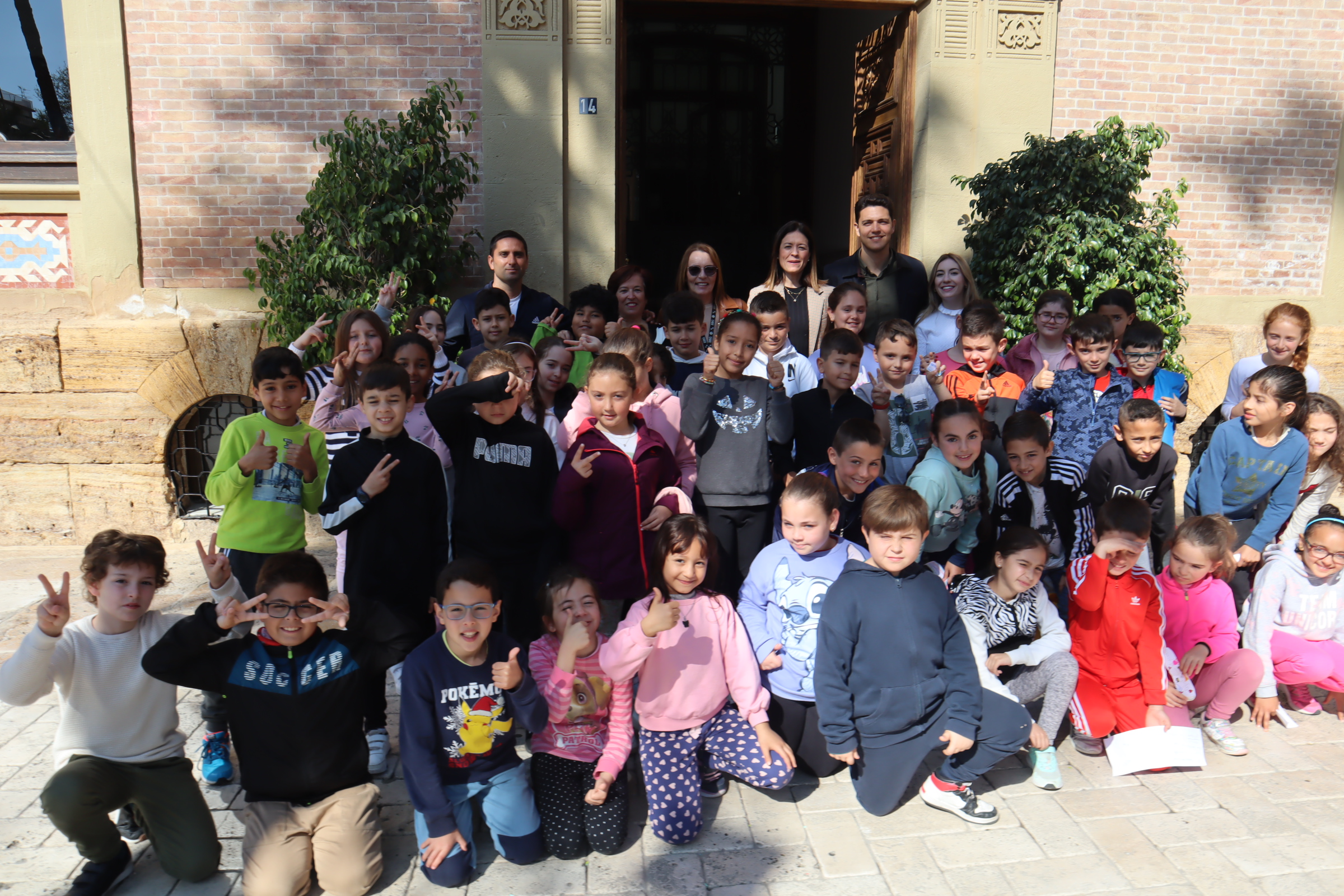 El alumnado del colegio Mediterráneo visita el Ayuntamiento